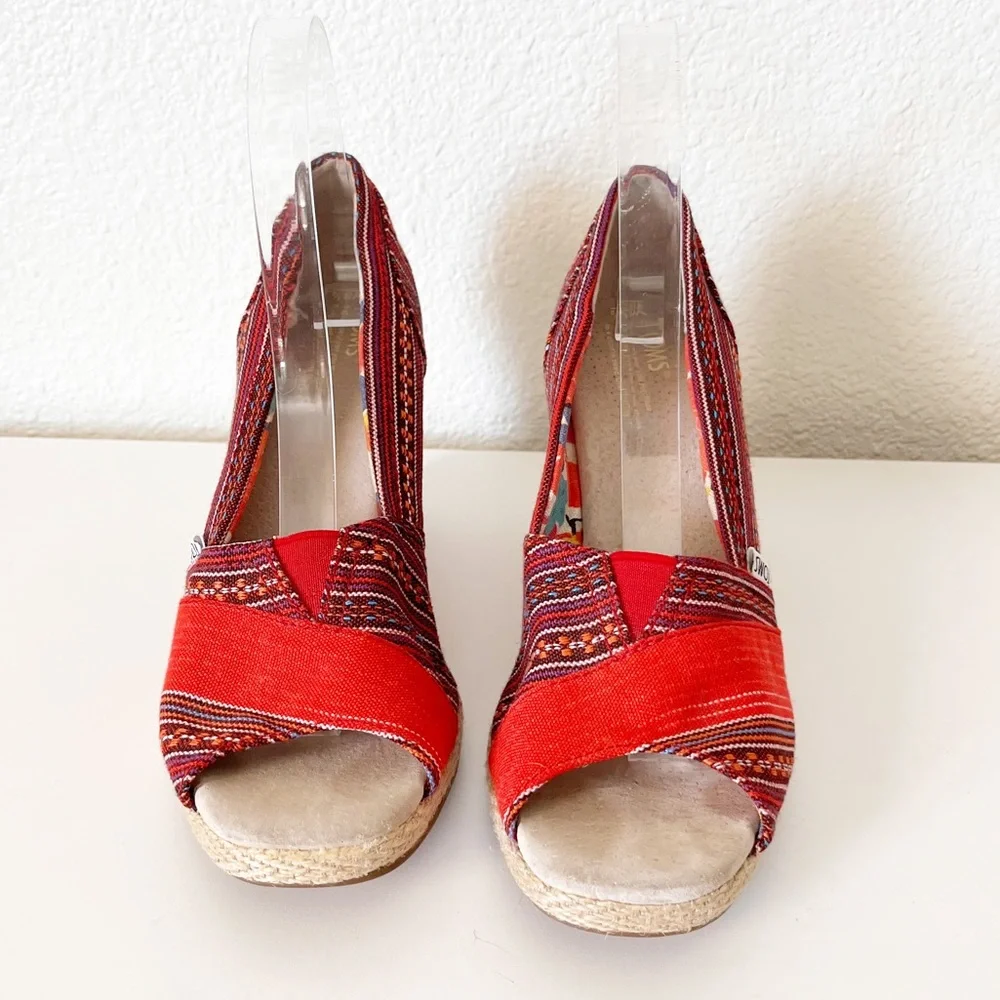 Toms Lina Red Canvas Embroidered Wedges Size 8.5